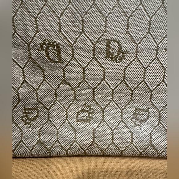 Dior Honeycomb Clutch - Picture 4 of 12